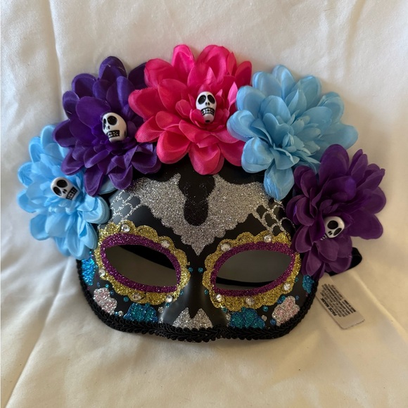 Beautiful New Mardi Gras Party Skull & Flowers Face Mask - Picture 1 of 2
